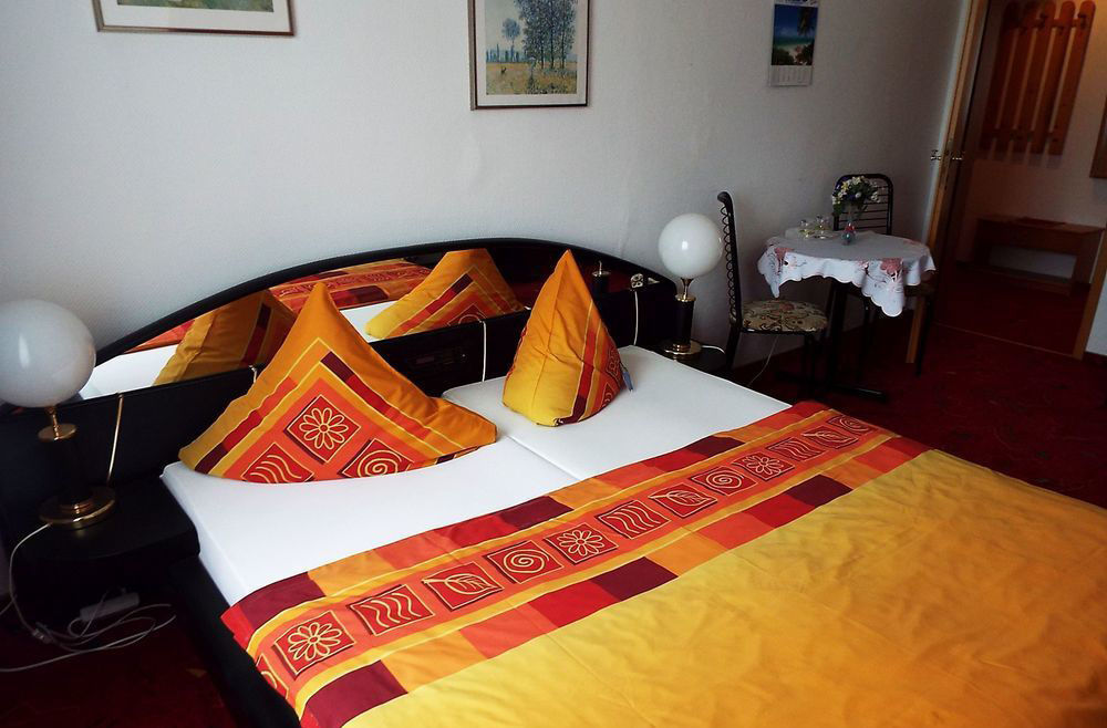 Hotel Pension Zur Tanne Цвікау Екстер'єр фото