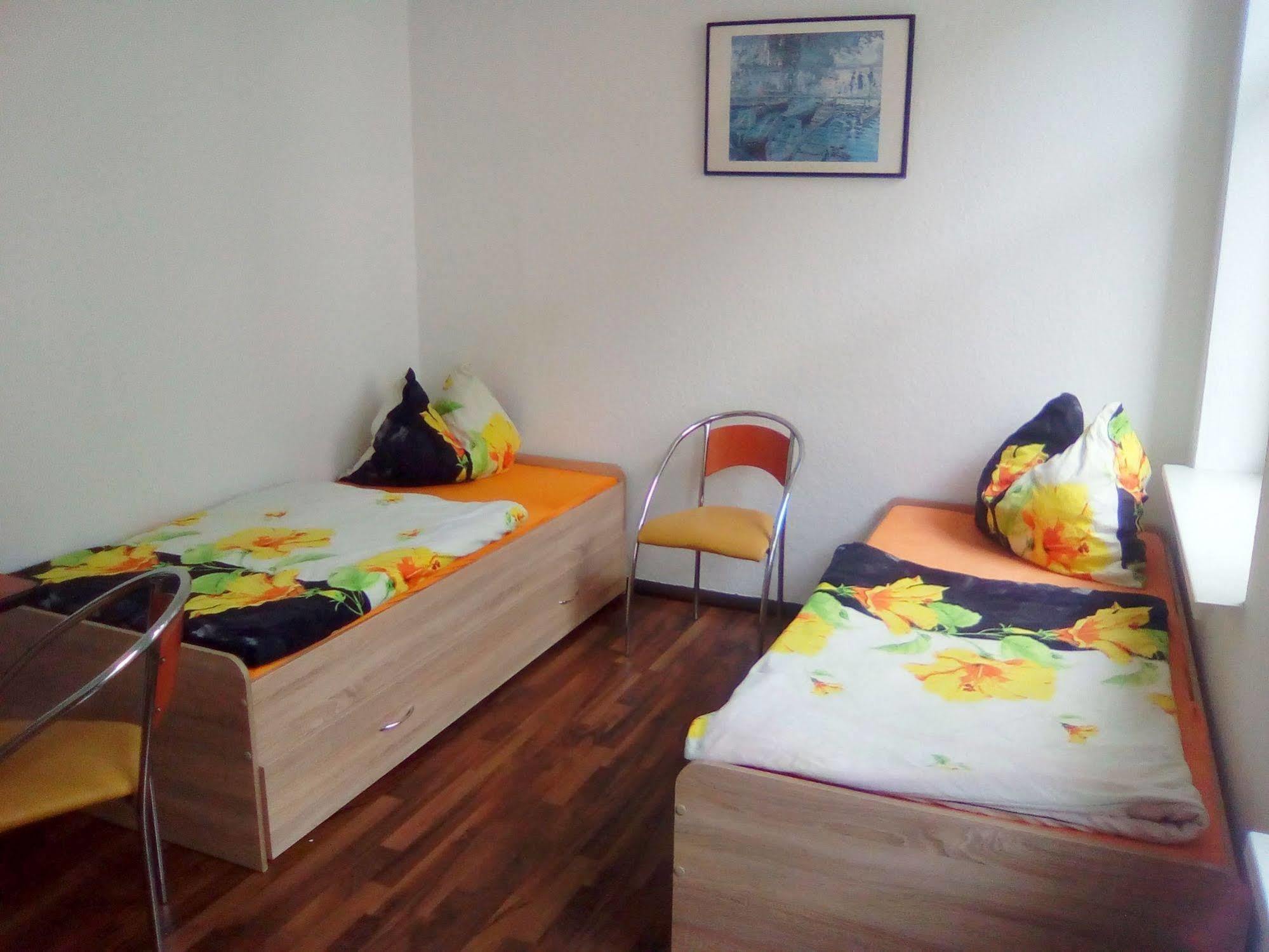 Hotel Pension Zur Tanne Цвікау Екстер'єр фото