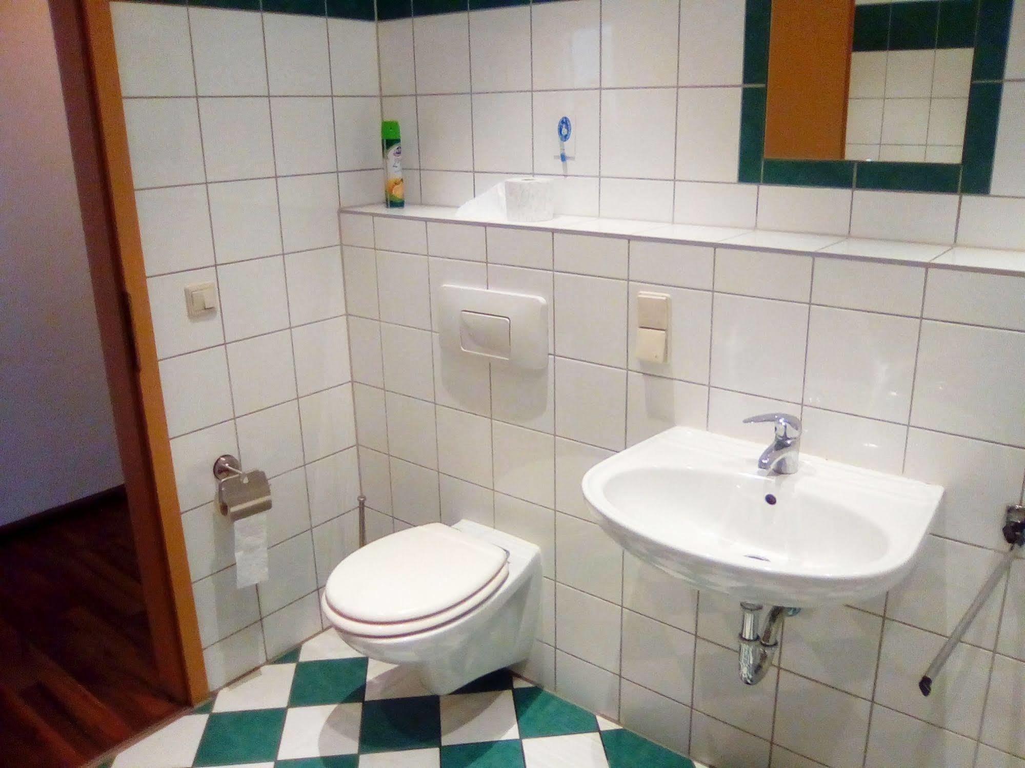 Hotel Pension Zur Tanne Цвікау Екстер'єр фото